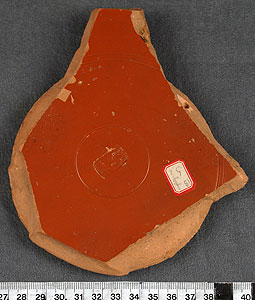 Thumbnail of Arretine Ware Plate Base Sherd (1915.03.0131)