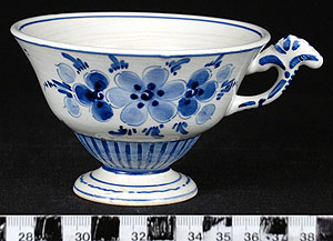 Thumbnail of Delft Teacup (1968.05.0018A)