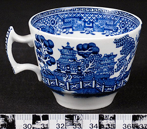 Thumbnail of Wood and Sons Teacup (1968.05.0026B)