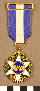 Thumbnail of Olympic Medal: Ao Merito (1977.01.0080A)