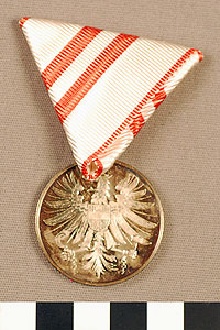 Thumbnail of Award Medal (1977.01.0447A)