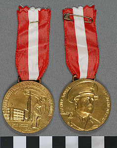 Thumbnail of Commemorative Medal (1977.01.0645)