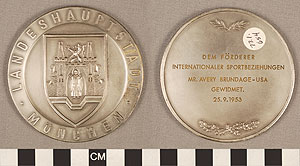 Thumbnail of Award Medal: Dem Förderer Internationaler Sportbeziehungen (1977.01.0654)