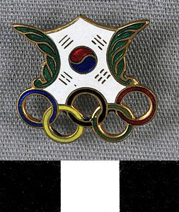 Thumbnail of Commemorative Olympic Pin: Flag of Korea (1977.01.1141)