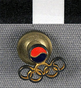 Thumbnail of Commemorative Olympic Pin: Korea (1977.01.1142)