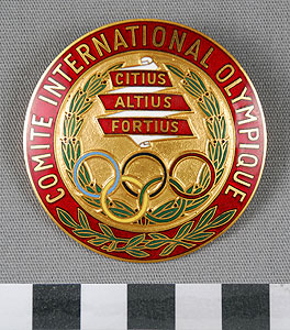 Thumbnail of Membership Pin: Comité International Olympique (1977.01.1430)