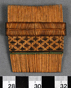 Thumbnail of Comb (2012.08.0117)