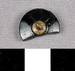 Thumbnail of Button (1972.21.0328)