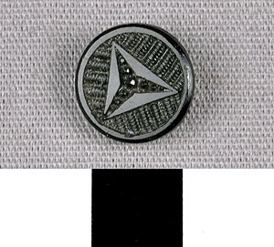 Thumbnail of Button (1972.21.0336)