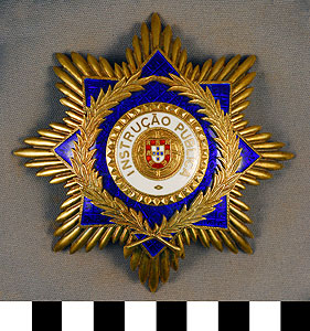 Thumbnail of Medal: Order of Public Instruction (1977.01.0451B)