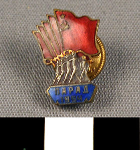 Thumbnail of Lapel Pin: Parade Participant (1977.01.1258A)