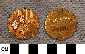 Thumbnail of Medal:  University of Illinois, 16 lb. Shot Put (1977.01.1713)