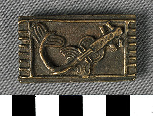 Thumbnail of Gold Dust Box: Abamphruwa, Small Box with Sawfish Lid (2011.05.0865B)