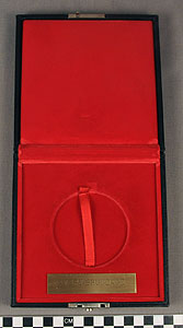 Thumbnail of Case for Commemorative Medallion for Olympics (?) Presented to Avery Brundage (1977.01.0046B)