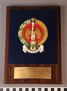 Thumbnail of Commemorative Plaque: "Kenang 2an Dari: Pemerintah Daerah/ Daerah Istimewa Yogyakarta" (1977.01.0468A)