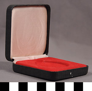 Thumbnail of Commemorative Medal Case: Canadian Olympic Association (1977.01.0496B)