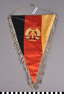 Thumbnail of Commemorative Pennant: German Democratic Republic (1977.01.0826)