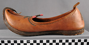 Thumbnail of Shoe, Right (1995.10.0009B)