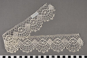 Thumbnail of Collar (1998.06.0360C)