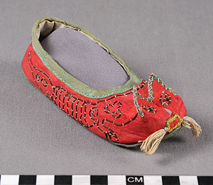 Thumbnail of Child’s Cat Shoe (2002.05.0008B)