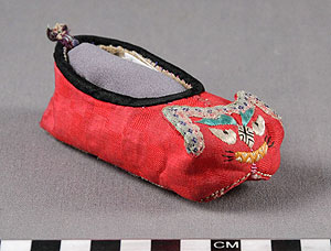 Thumbnail of Child’s Cat Shoe (2002.05.0012)