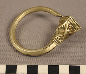 Thumbnail of Earring (2012.03.2874A)
