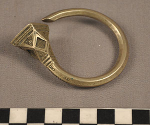 Thumbnail of Earring (2012.03.2874B)