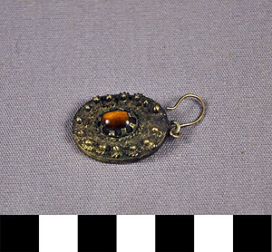 Thumbnail of Earring (2012.03.2921B)