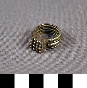 Thumbnail of Ring (2012.03.2947)