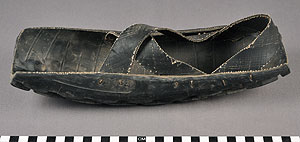 Thumbnail of Pair of Shoes, Right (2013.04.0028B)