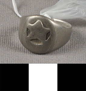 Thumbnail of Ring (2013.05.0897)