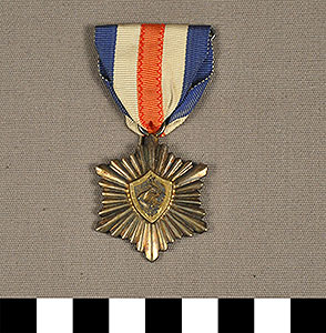 Thumbnail of Badge or Medal (1977.01.0584)