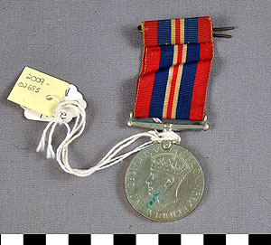 Thumbnail of Miniature War Medal (2013.05.0197)