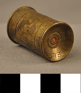 Thumbnail of Shell Cartidge Earring (2013.05.1434)