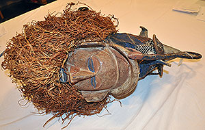 Thumbnail of Snake Hand-Carried Mask (2013.05.1924)