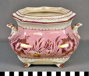 Thumbnail of Tea Service: Liverpool Lustreware Sugarbowl (1934.01.0002A)