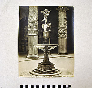Thumbnail of Print: Fontana del Cortile di Palazzo Vecchio (1949.15.0032)