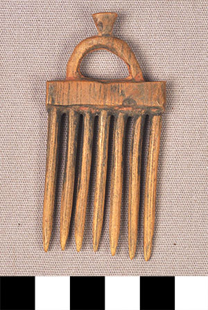 Thumbnail of Ngisilet, Comb (2014.03.0631A)