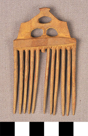 Thumbnail of Ngisilet, Comb (2014.03.0640A)