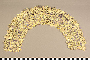 Thumbnail of Collar (1900.24.0008)