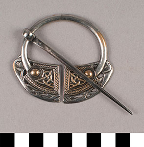 Thumbnail of Electrotype Facsimile of Penannular Brooch (1916.06.0017)