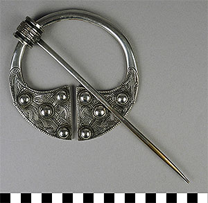 Thumbnail of Electrotype Facsimile of Penannular Brooch (1916.06.0021)
