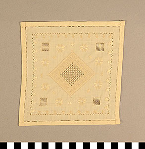 Thumbnail of Doily (1927.07.0015B)