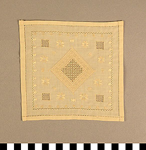 Thumbnail of Doily (1927.07.0015C)