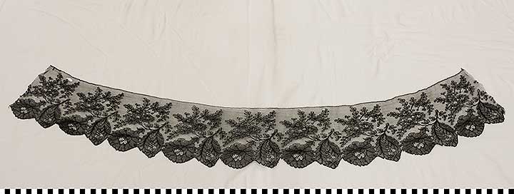 Thumbnail of Machine Chantilly Black Fragment (1900.26.0004A)
