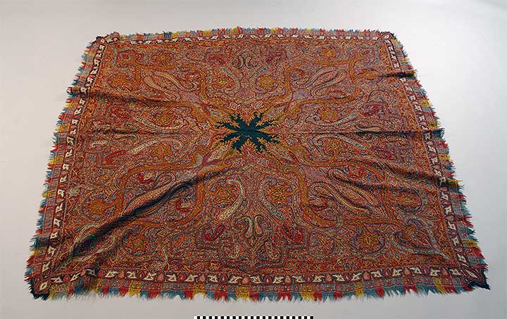 Thumbnail of Shawl (1940.08.0001)