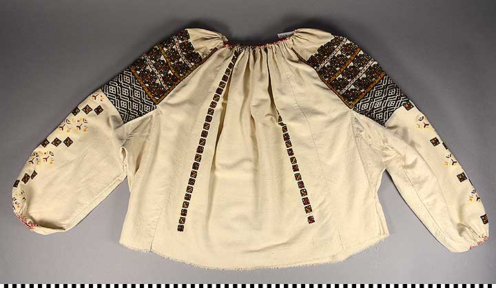 Thumbnail of Blouse (1969.18.0004)