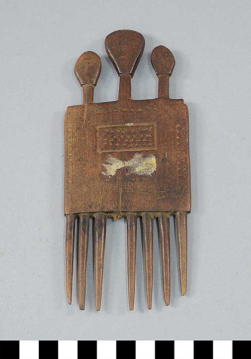 Thumbnail of Decorative Comb (1971.08.0013)