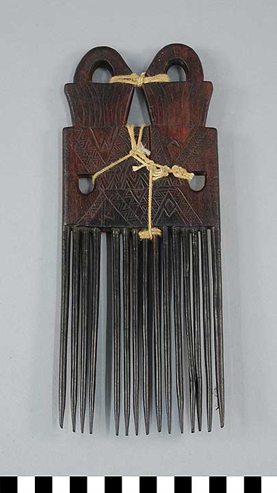Thumbnail of Decorative Comb (1971.08.0014)