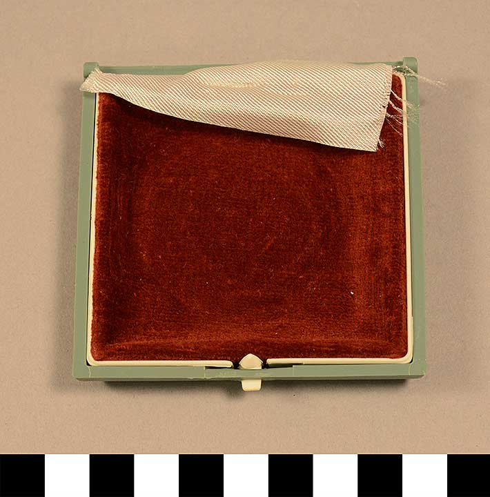 Thumbnail of Medal Case: Lomonosov Award (1991.04.0016F)